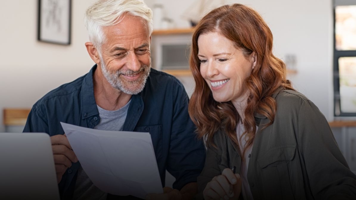 couple checking apricity website